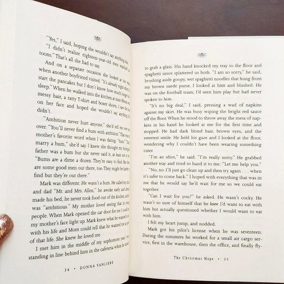 The Christmas Hope by Donna VanLiere Hardcover Book - 2005 Fiction Religious - Picture 6 of 7